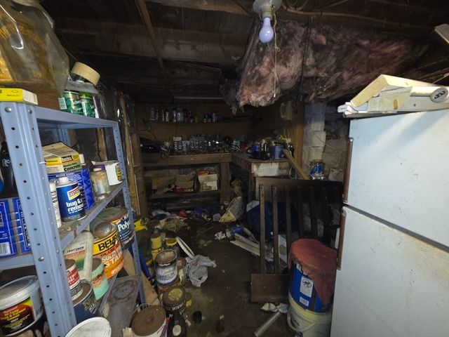 54 Slocum St, Acushnet, MA 02743