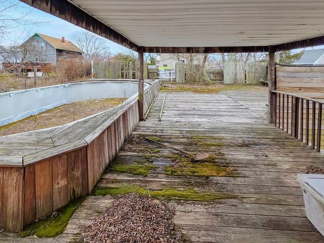 54 Slocum St, Acushnet, MA 02743