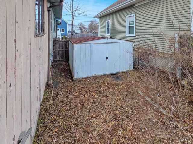 54 Slocum St, Acushnet, MA 02743