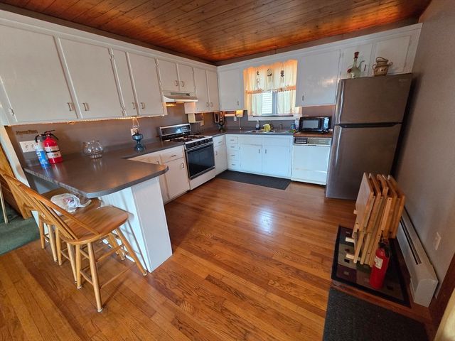 54 Slocum St, Acushnet, MA 02743