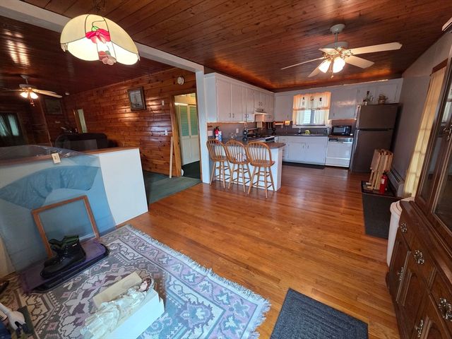 54 Slocum St, Acushnet, MA 02743