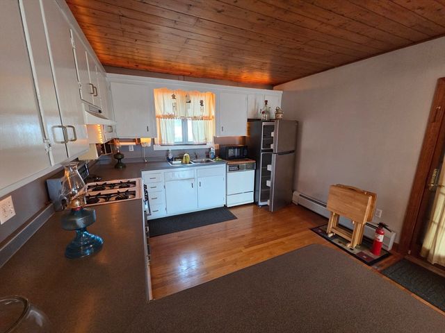 54 Slocum St, Acushnet, MA 02743