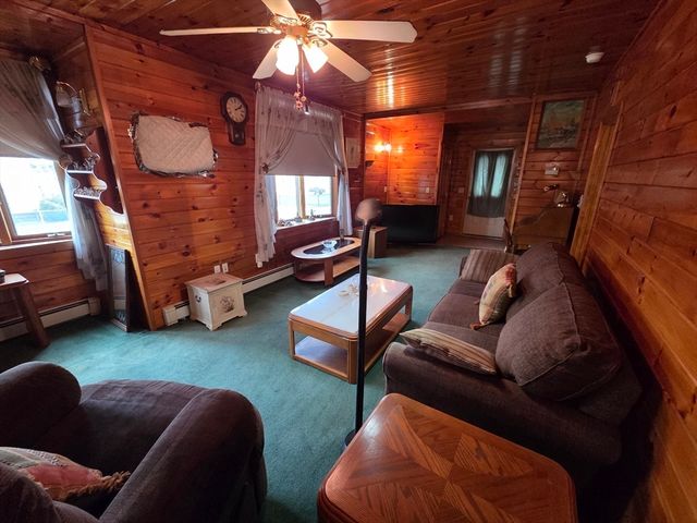 54 Slocum St, Acushnet, MA 02743