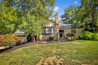 332 Oak Forest Dr, Mt Lebanon, PA 15216