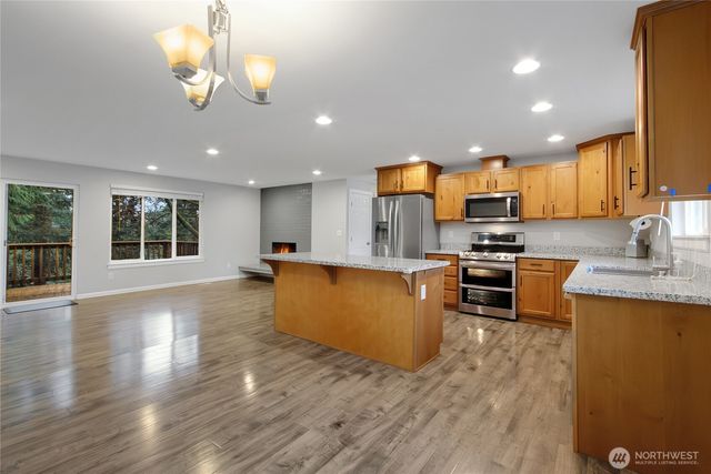 30331 9th Avenue S, Federal Way, WA 98003