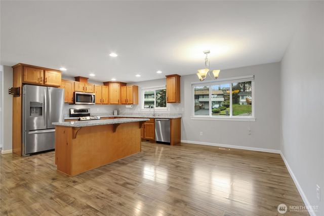 30331 9th Avenue S, Federal Way, WA 98003