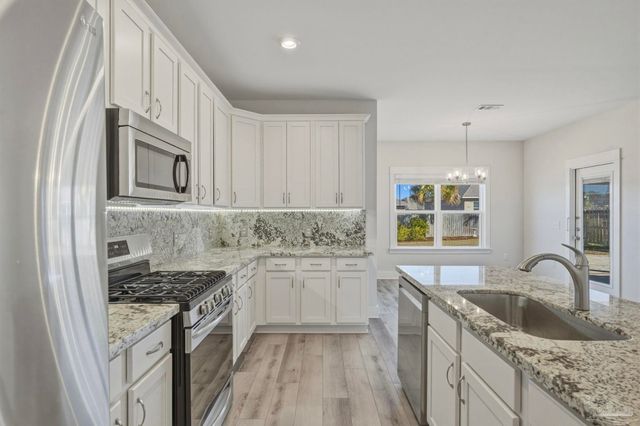 1640 Quartz Ave, Cantonment, FL 32533