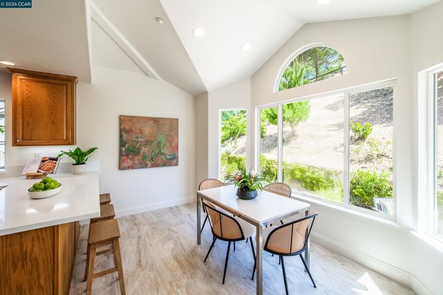 1170 Sunrise Ridge Dr, Lafayette, CA 94549
