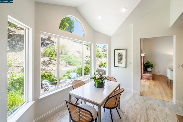 1170 Sunrise Ridge Dr, Lafayette, CA 94549