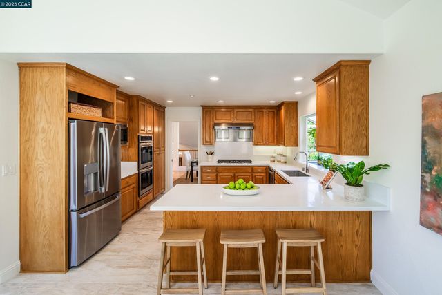 1170 Sunrise Ridge Dr, Lafayette, CA 94549