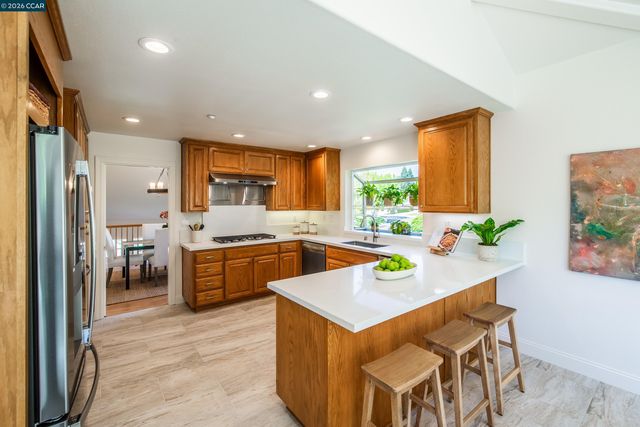 1170 Sunrise Ridge Dr, Lafayette, CA 94549