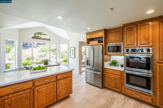 1170 Sunrise Ridge Dr, Lafayette, CA 94549