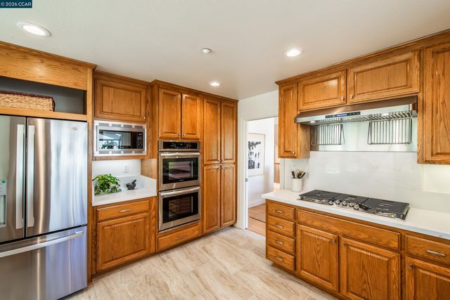 1170 Sunrise Ridge Dr, Lafayette, CA 94549
