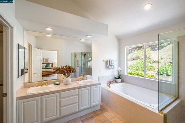 1170 Sunrise Ridge Dr, Lafayette, CA 94549
