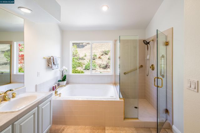 1170 Sunrise Ridge Dr, Lafayette, CA 94549