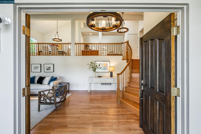 1170 Sunrise Ridge Dr, Lafayette, CA 94549