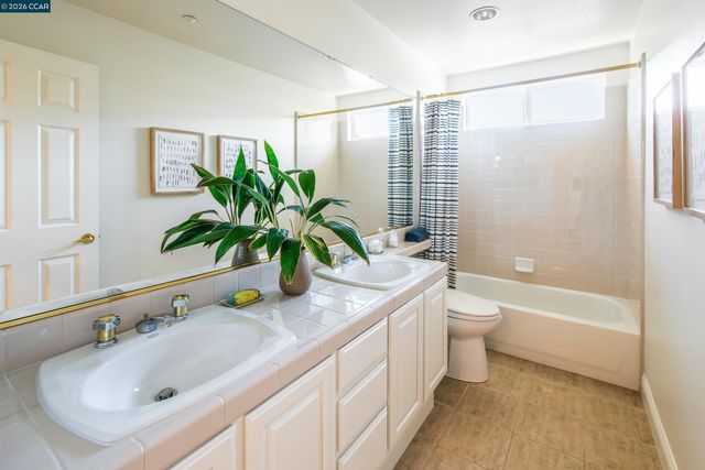 1170 Sunrise Ridge Dr, Lafayette, CA 94549