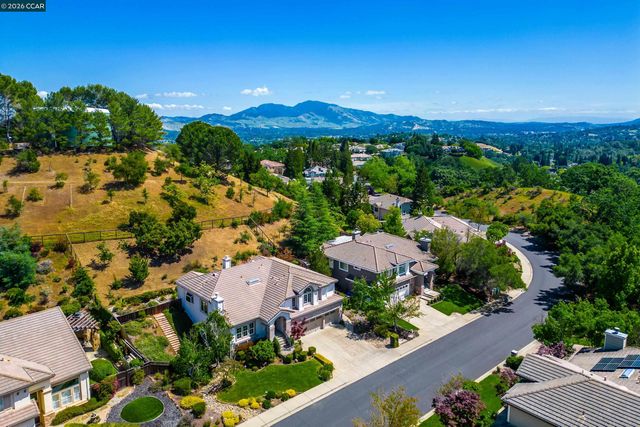1170 Sunrise Ridge Dr, Lafayette, CA 94549