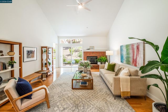 1170 Sunrise Ridge Dr, Lafayette, CA 94549