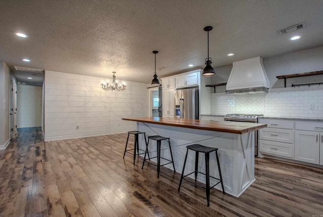 1724 Lynnwood Drive, Benton, AR 72015