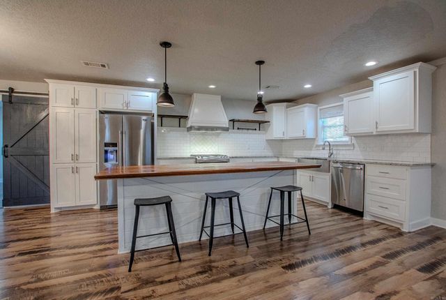 1724 Lynnwood Drive, Benton, AR 72015