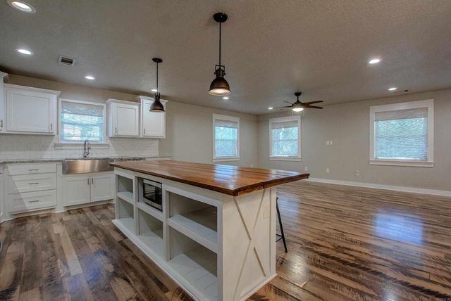 1724 Lynnwood Drive, Benton, AR 72015