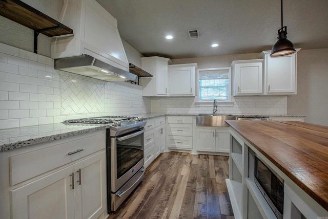 1724 Lynnwood Drive, Benton, AR 72015