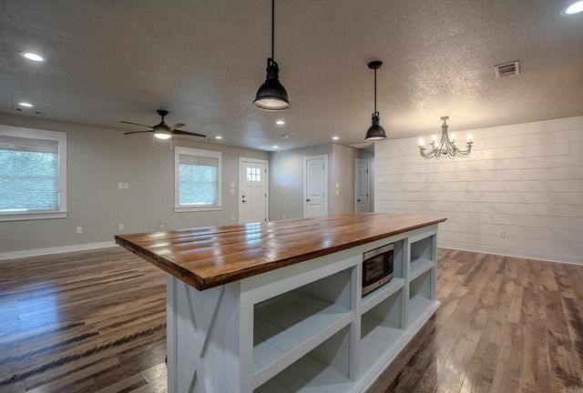 1724 Lynnwood Drive, Benton, AR 72015