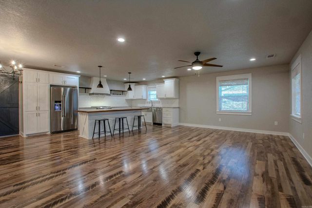 1724 Lynnwood Drive, Benton, AR 72015