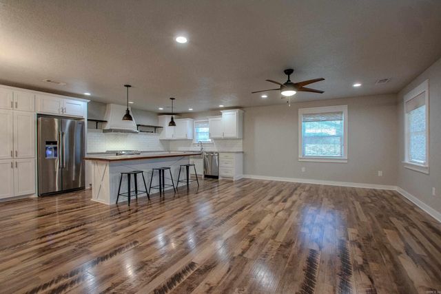 1724 Lynnwood Drive, Benton, AR 72015