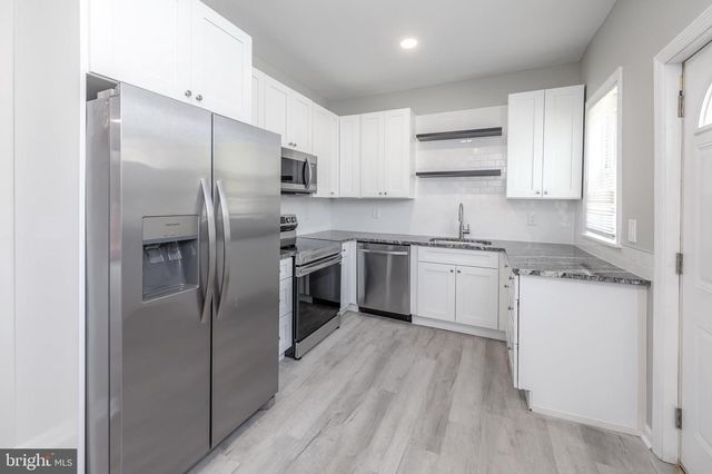 33 POINT BREEZE AVENUE, Clementon, NJ 08021