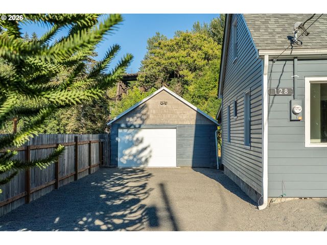 128 Cowlitz Gardens Rd, Kelso, WA 98626