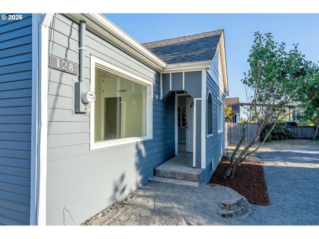 128 Cowlitz Gardens Rd, Kelso, WA 98626