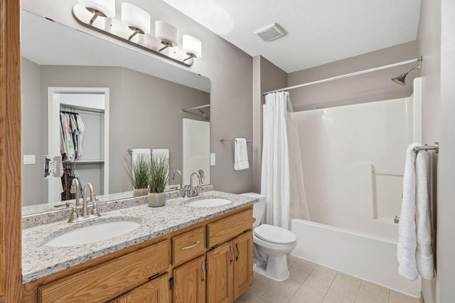 5695 Yucca Lane N, Plymouth, MN 55446