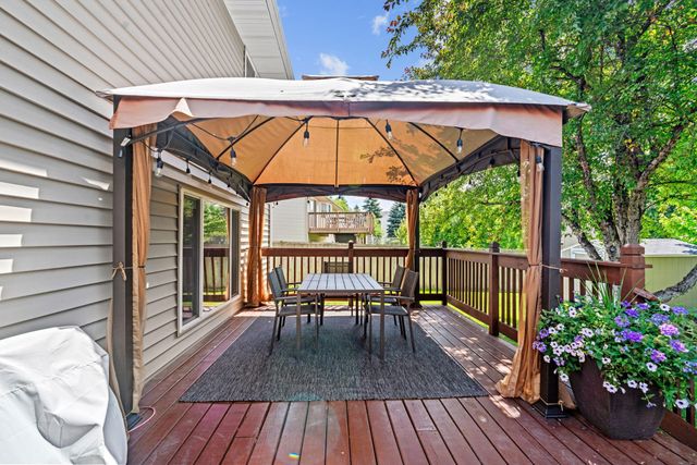 5695 Yucca Lane N, Plymouth, MN 55446