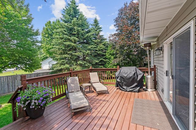 5695 Yucca Lane N, Plymouth, MN 55446