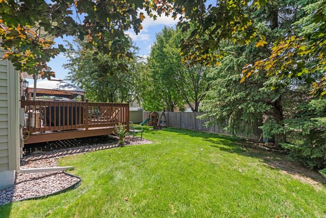 5695 Yucca Lane N, Plymouth, MN 55446
