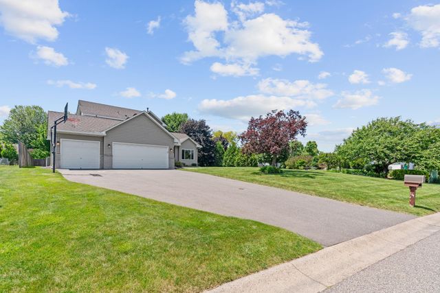 5695 Yucca Lane N, Plymouth, MN 55446