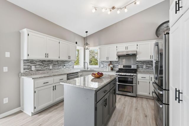 5695 Yucca Lane N, Plymouth, MN 55446