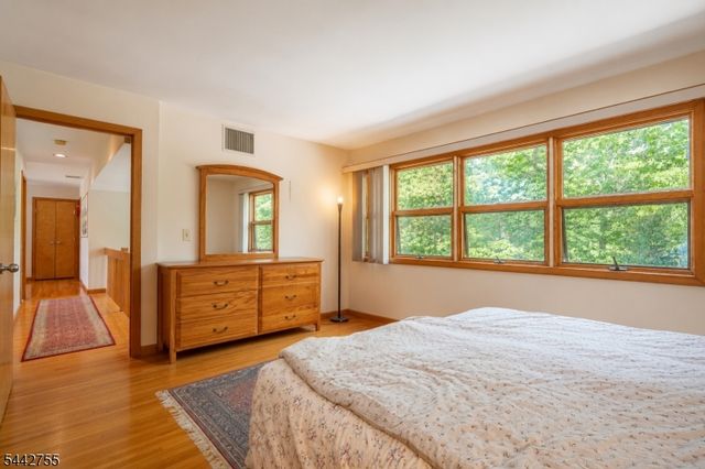 4 High Mountain Trl, Lincoln Park Boro, NJ 07035