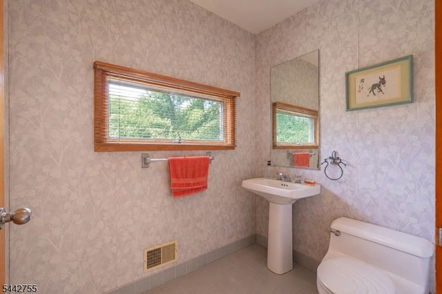 4 High Mountain Trl, Lincoln Park Boro, NJ 07035