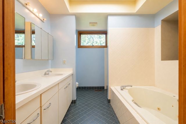 4 High Mountain Trl, Lincoln Park Boro, NJ 07035