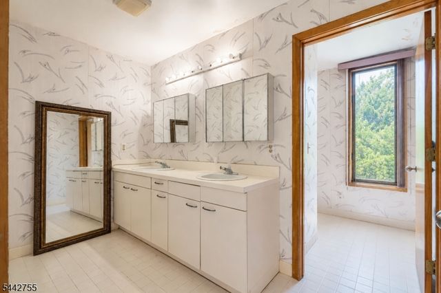4 High Mountain Trl, Lincoln Park Boro, NJ 07035