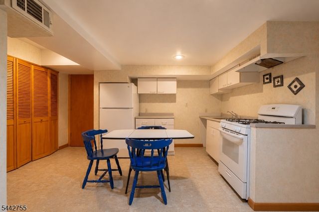 4 High Mountain Trl, Lincoln Park Boro, NJ 07035