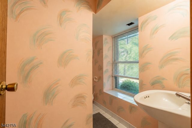 4 High Mountain Trl, Lincoln Park Boro, NJ 07035
