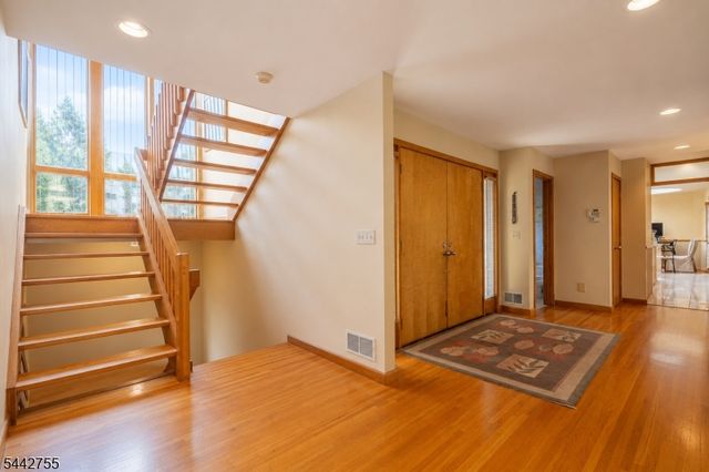 4 High Mountain Trl, Lincoln Park Boro, NJ 07035