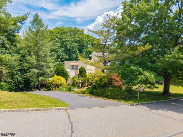 4 High Mountain Trl, Lincoln Park Boro, NJ 07035