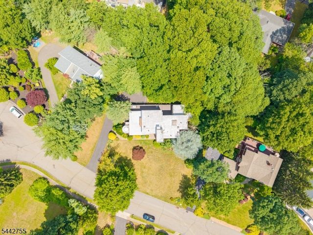 4 High Mountain Trl, Lincoln Park Boro, NJ 07035
