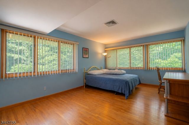 4 High Mountain Trl, Lincoln Park Boro, NJ 07035