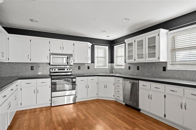 741 SW Windsong Circle, Lee's Summit, MO 64082